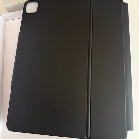ESR Rebound Magnetic Keyboard Case For iPad Pro 12.9 (6th-3rd)/ Air 13 (2024)